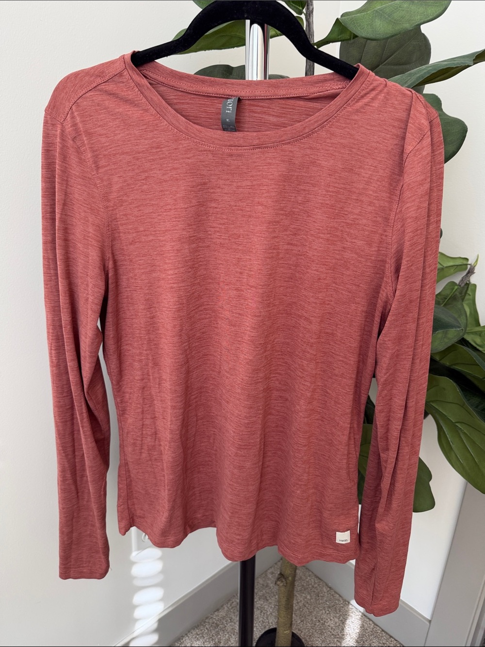 Vuori Long Sleeve Crewneck Top in Terra cotta